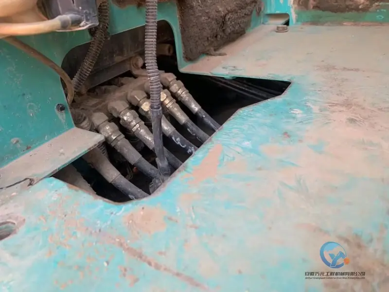 23_Used-Excavator-Kobelco-SK260-16