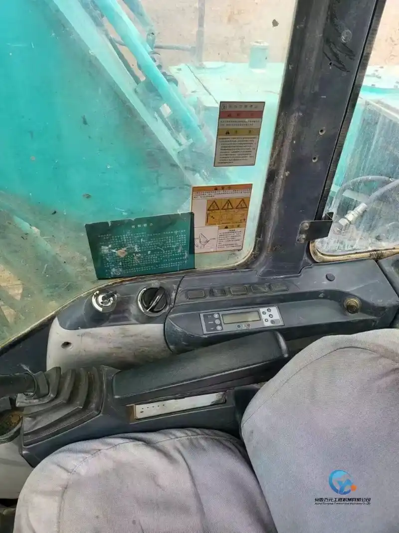 23_Used-Excavator-Kobelco-SK26022