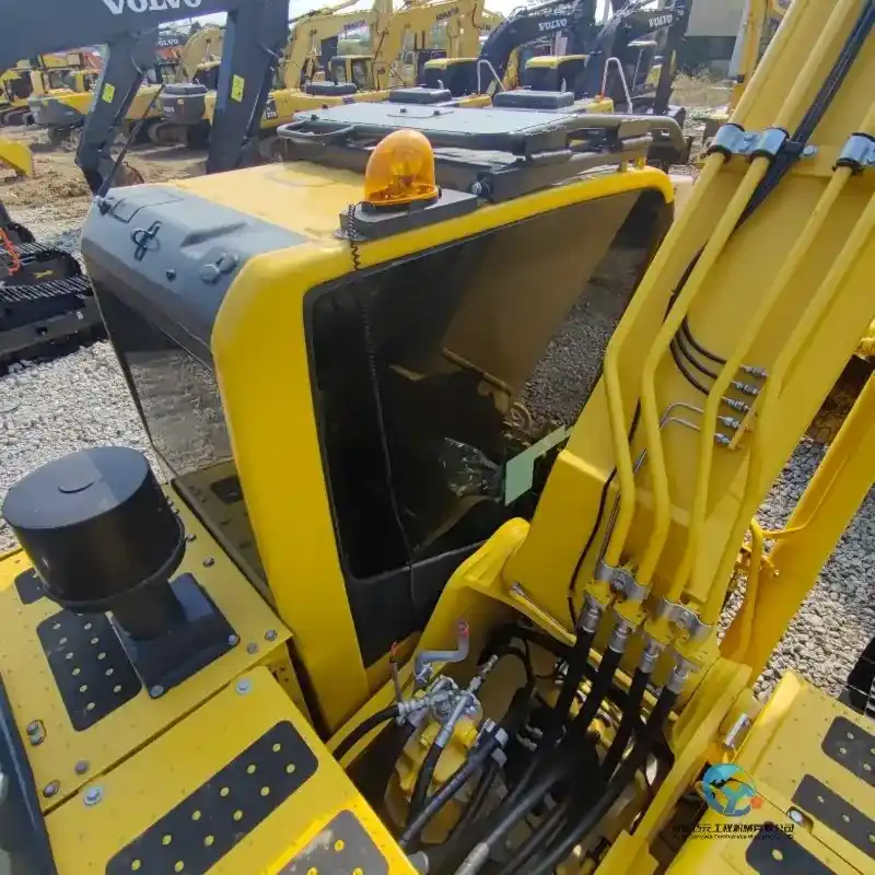 23_Used-Excavator-Komatsu-PC22018_W_800px