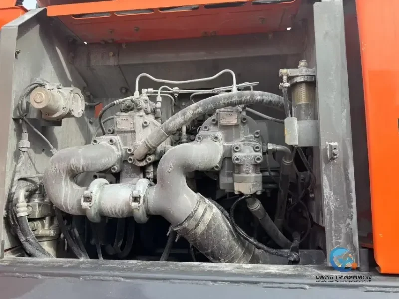 24_Used-Excavator-Hitachi-ZX35025