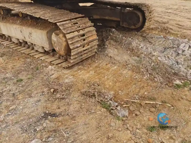 24_Used-Excavator-Kobelco-SK26025