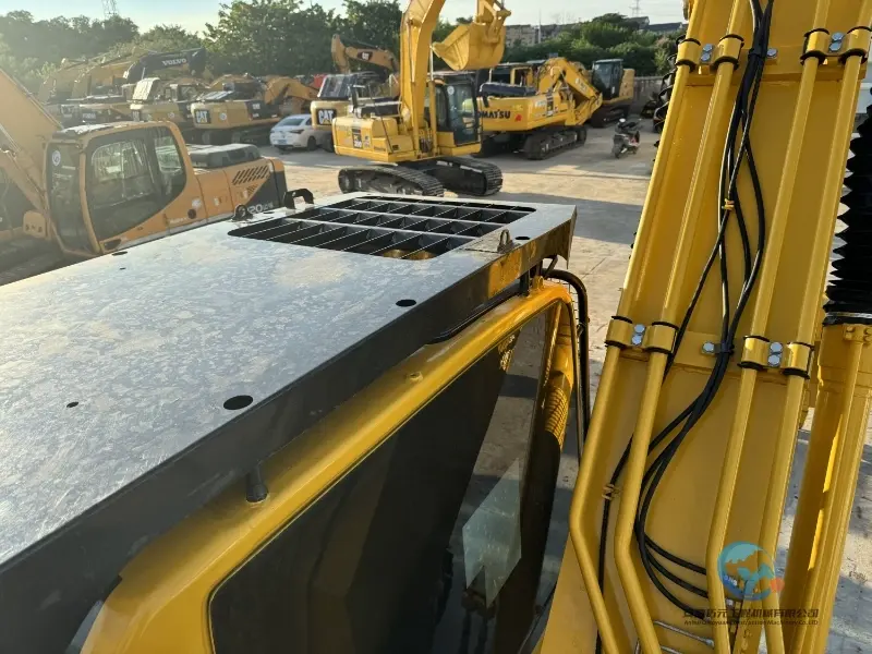 26_Used-Excavator-Komatsu-PC200-8-15