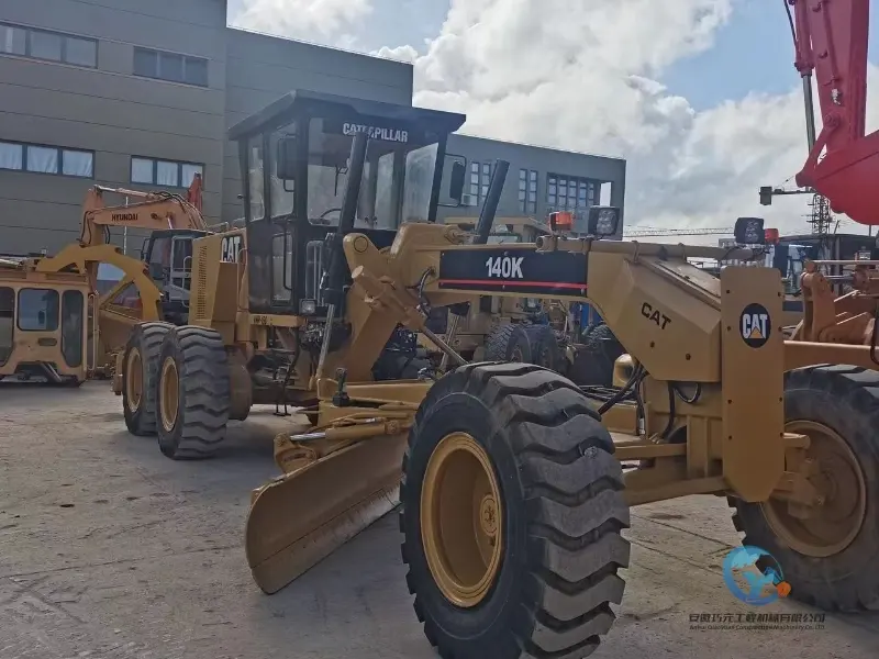 26_Used-Grader-Caterpillar-140K-34