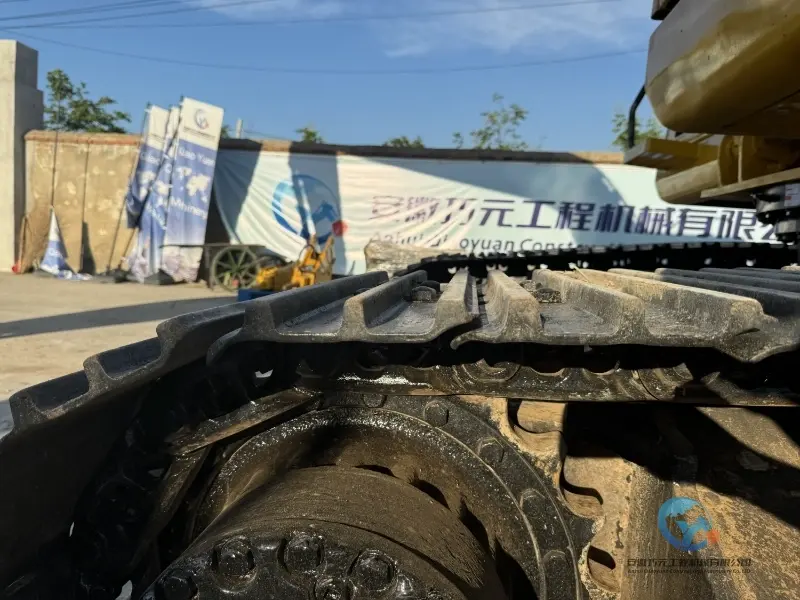 27_Used-Excavator-Komatsu-PC200-8-16