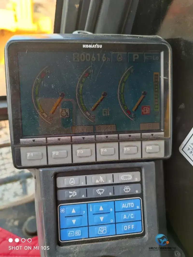 27_Used-Excavator-Komatsu-PC22020