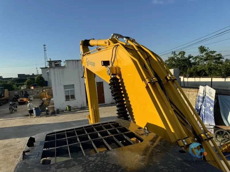 28_Used-Excavator-Komatsu-PC200-8-20