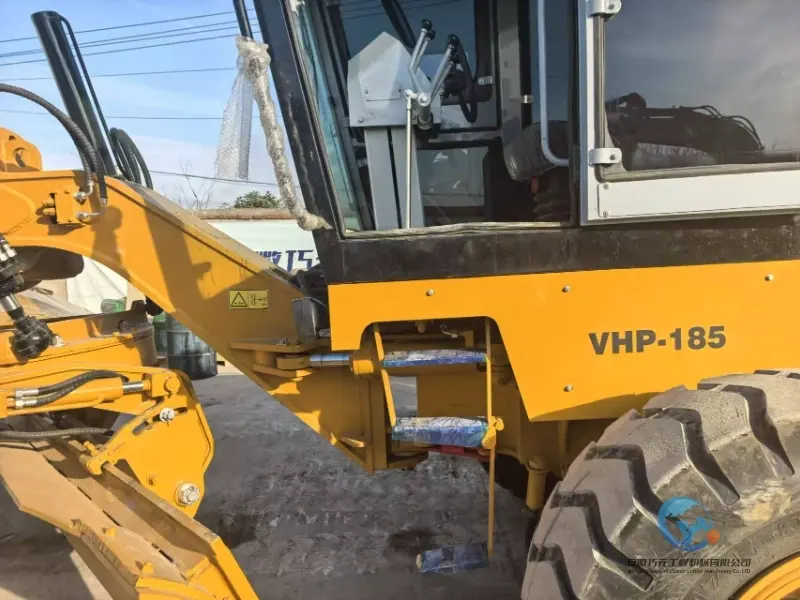 29_Used-Grader-Caterpillar-140K-42