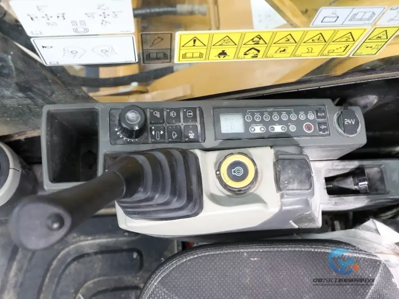 30_Used-Excavator-Caterpillar-320GX-39