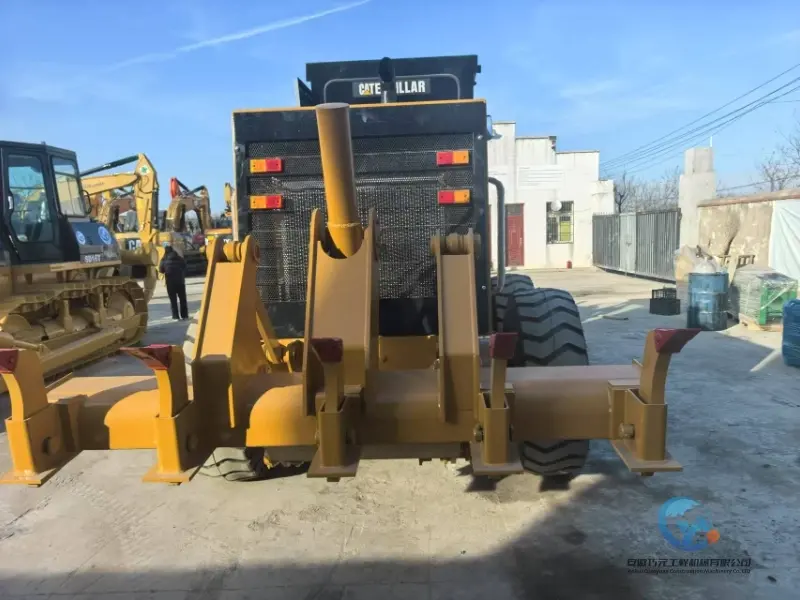 30_Used-Grader-Caterpillar-140K-43