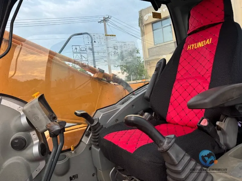 31_2020-Used-Excavator-Hyundai-220LC-9S-11