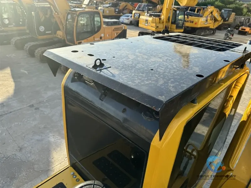 31_Used-Excavator-Komatsu-PC200-8-22
