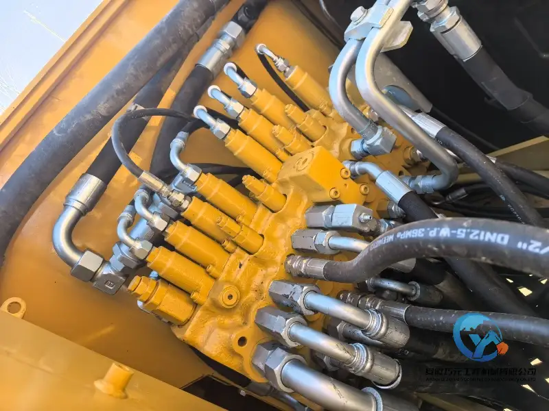 32_Used-Excavator-Caterpillar-307D28