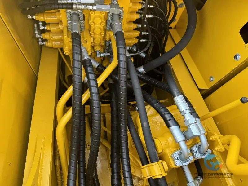 36_Used-Excavator-Komatsu-PC200-8-31