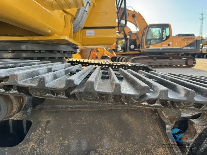 40_Used-Excavator-Komatsu-PC200-8-36