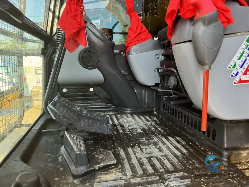 45_Used-Excavator-Komatsu-PC200-8-42