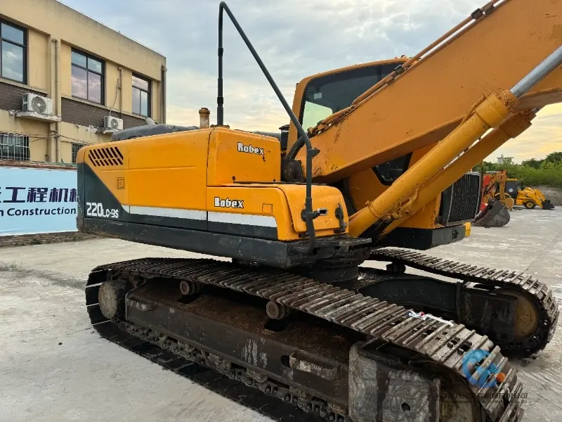 4_2020-Used-Excavator-Hyundai-220LC-9S-2