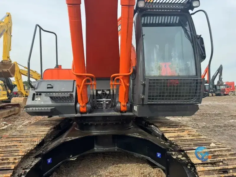 4_Used-Excavator-Hitachi-ZX35010