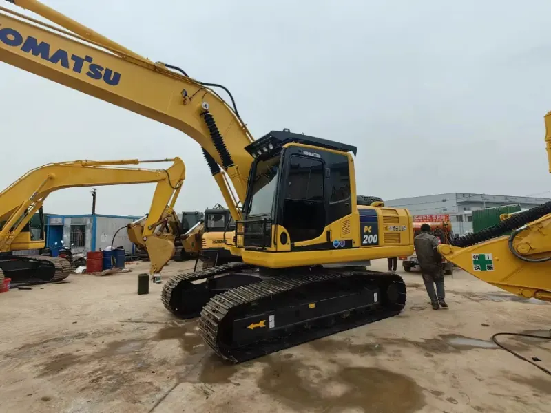 4_Used-Excavator-Komatsu-PC2006