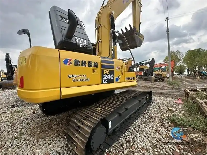 5_Used-Excavator-Komatsu-PC24019_W_800px