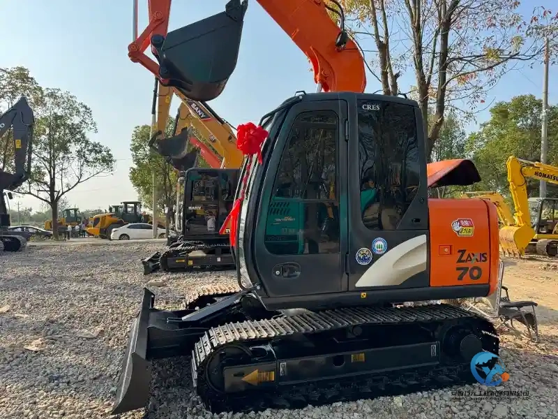 7_Used-Excavator-Hitachi-ZX70-18