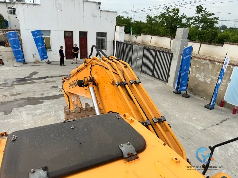 8_2020-Used-Excavator-Hyundai-220LC-9S-18