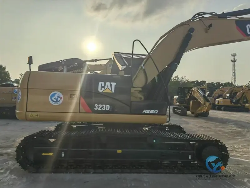 8_2022-Used-Excavator-Caterpillar-323D2L-3