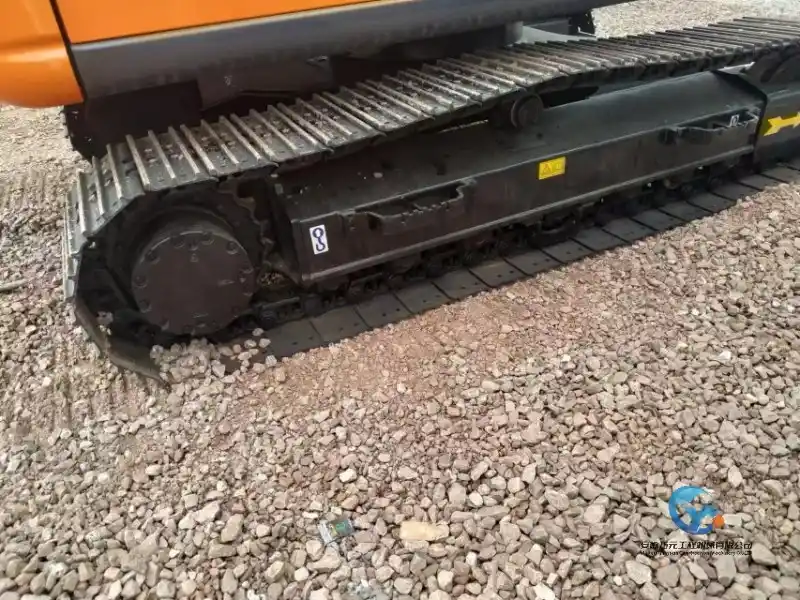 8_Used-Excavator-Hitachi-ZX120-18