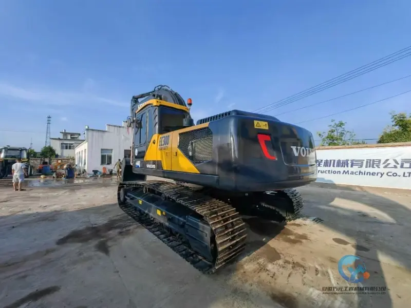 8_Used-Excavator-Volvo-EC300-4