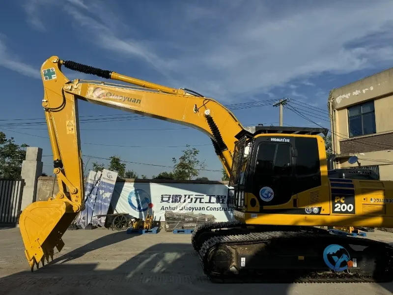 9_Used-Excavator-Komatsu-PC200-8-5