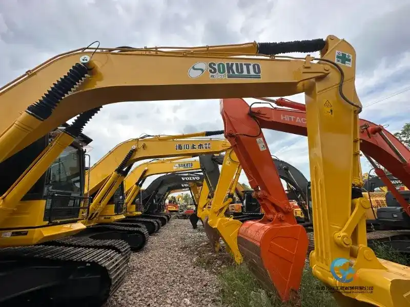 9_Used-Excavator-Komatsu-PC2203
