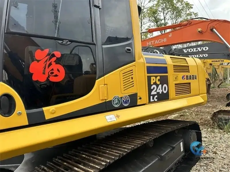 9_Used-Excavator-Komatsu-PC24017_W_800px