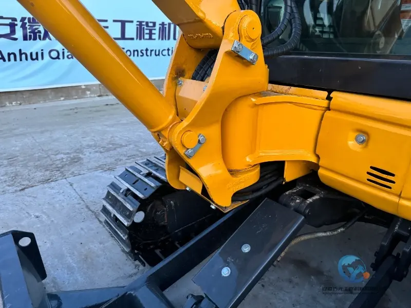 9_Used-Excavator-Komatsu-PC30MR-2-12
