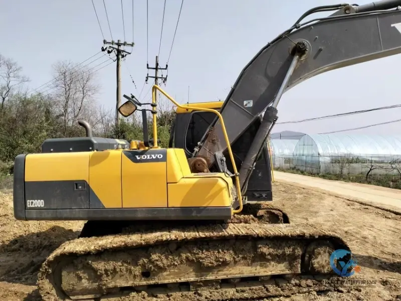9_Used-Excavator-Volvo-EC200D-3