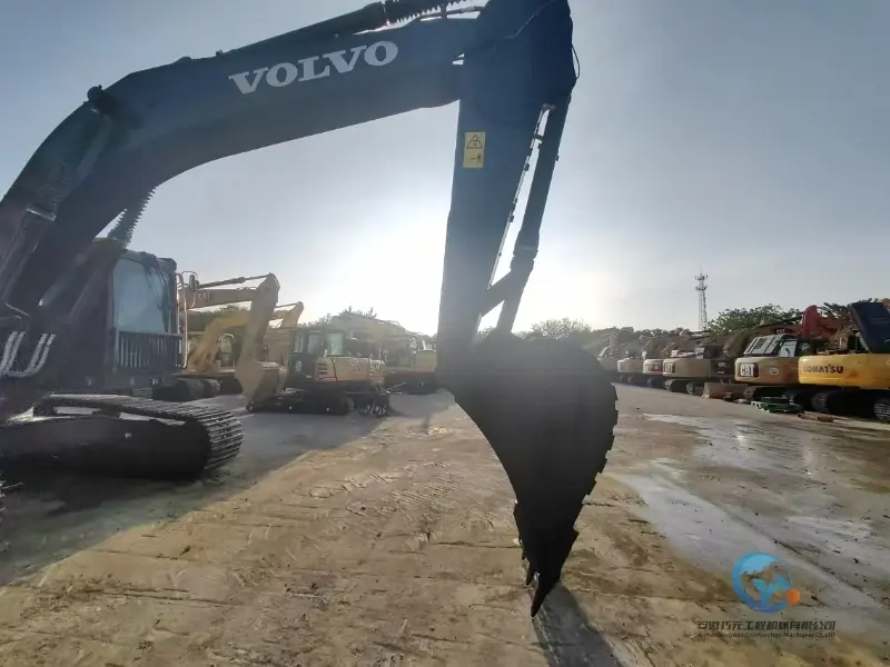 9_Used-Excavator-Volvo-EC300-13