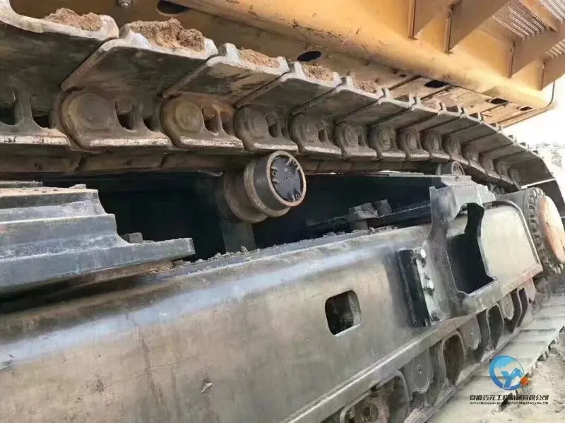 Used-Excavator-Caterpillar-374D2_W_800px