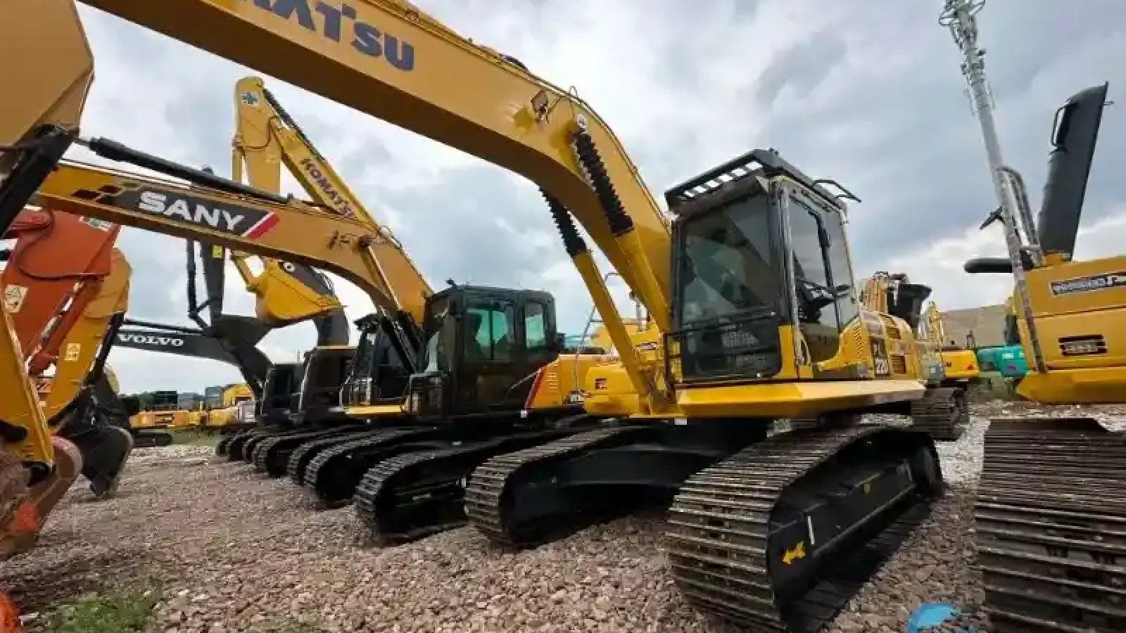 10_Used-Excavator-Komatsu-PC2200