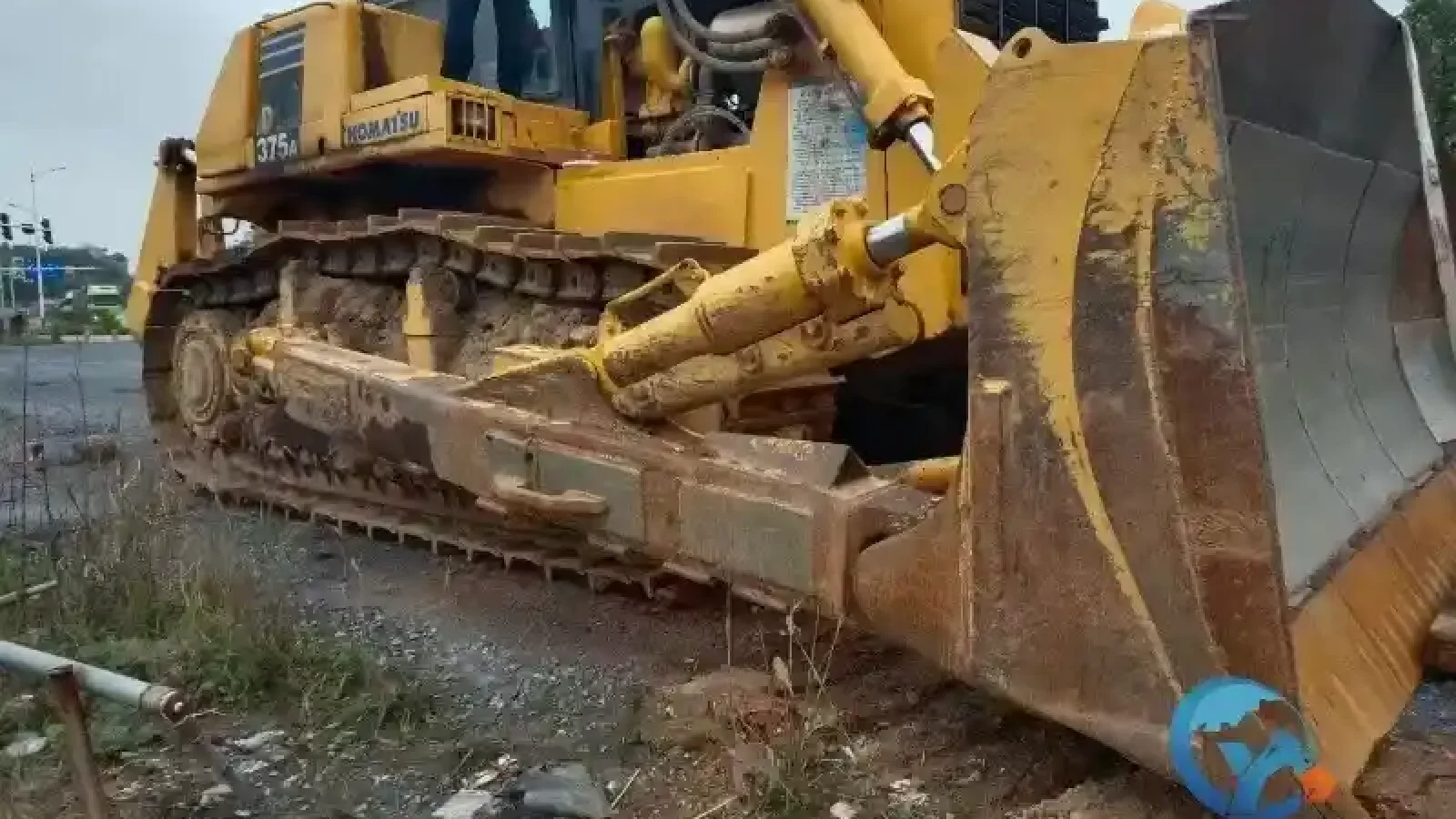 4_Komatsu-D3752_WH_800x600px