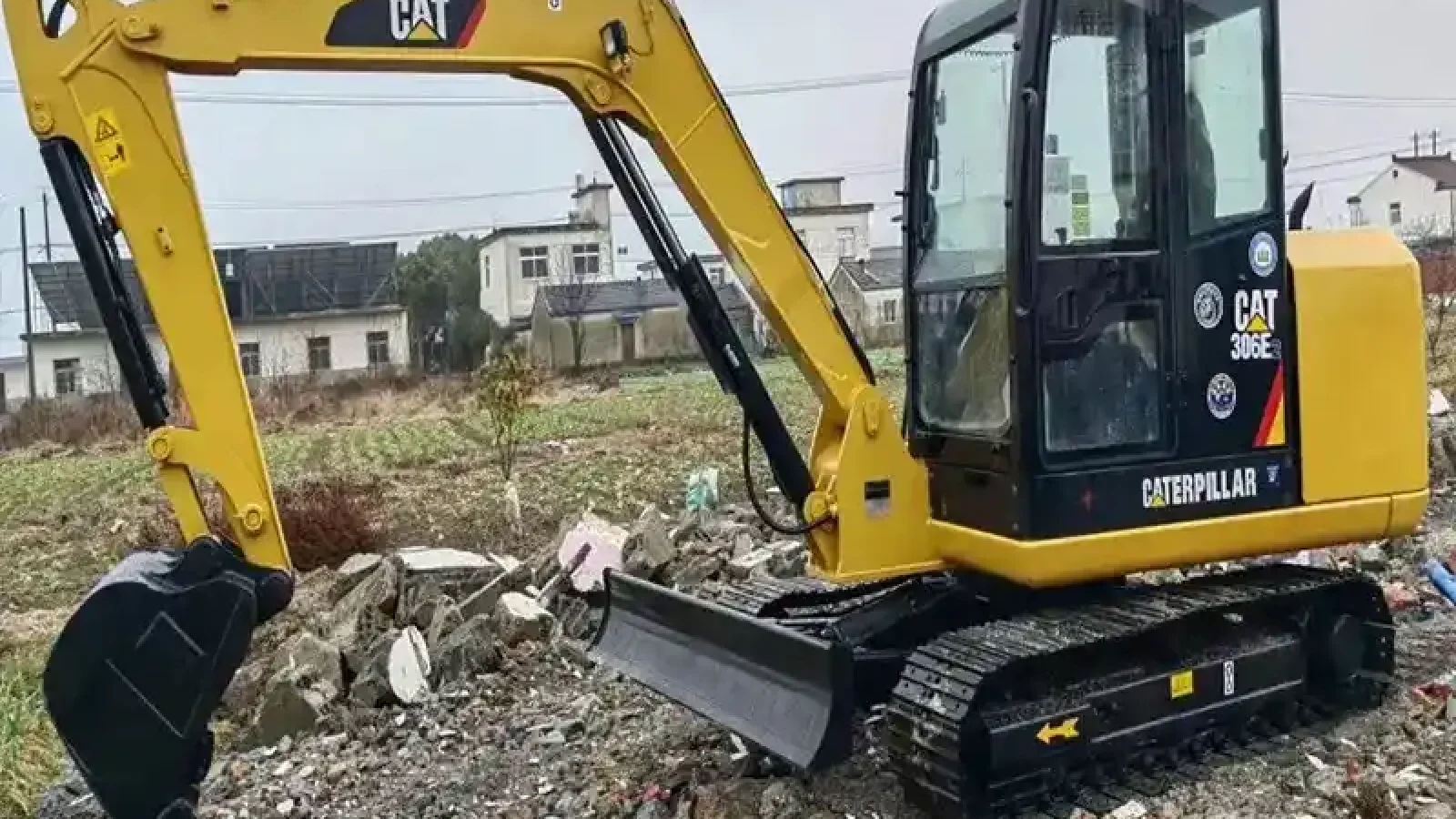 4_Used-Excavator-Caterpillar-306E210