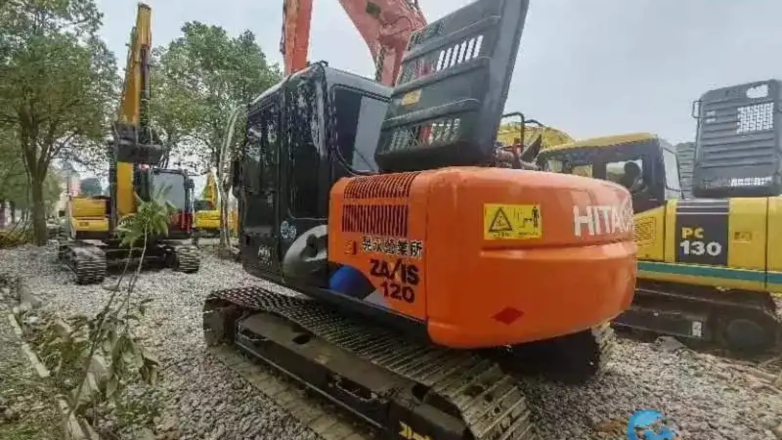 4_Used-Excavator-Hitachi-ZX1205