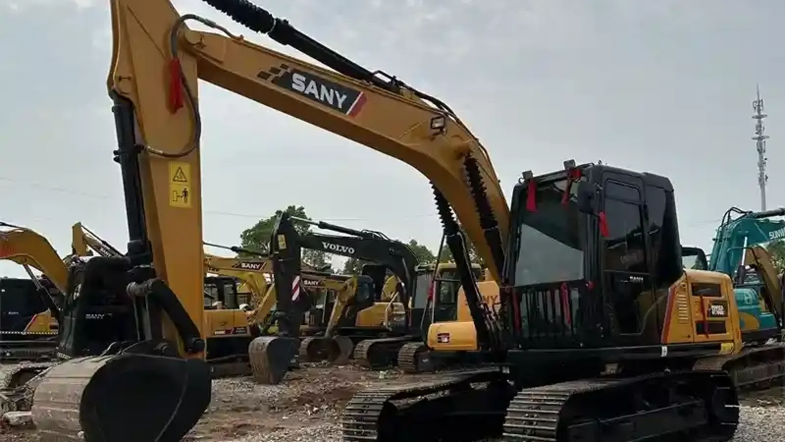 4_Used-Excavator-Sany-SY13510-1