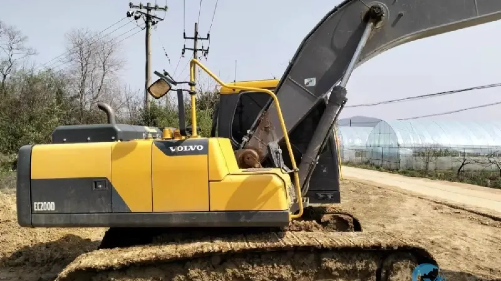 9_Used-Excavator-Volvo-EC200D-3