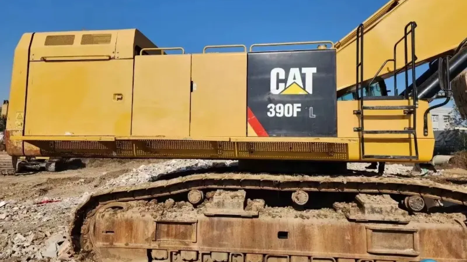 Used-Excavator-Caterpillar-390F2