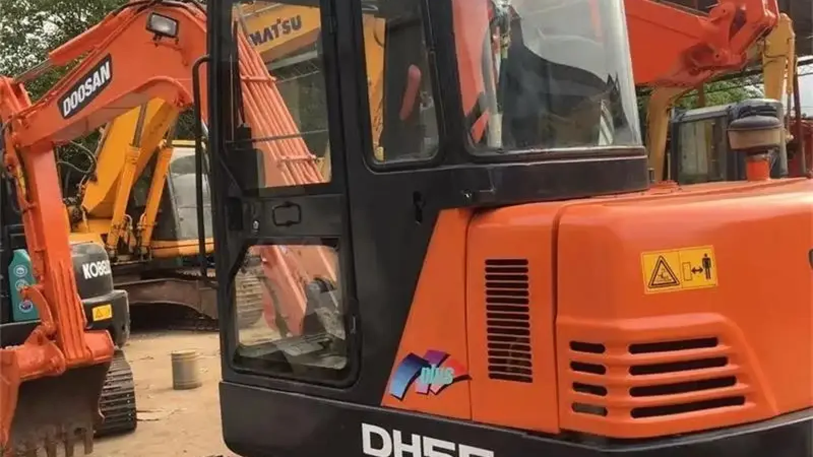 Pelles d'occasion-DOOSAN-DH55-1