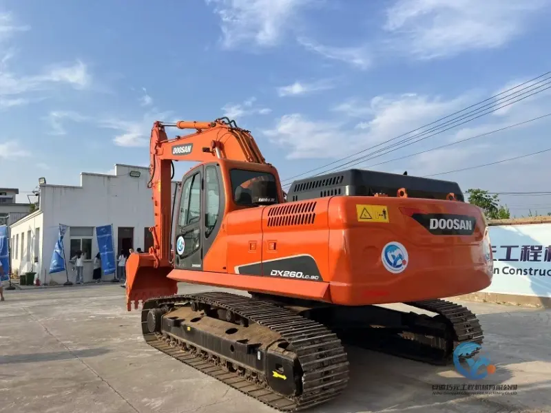 Excavateur Doosan DX260 d'occasion