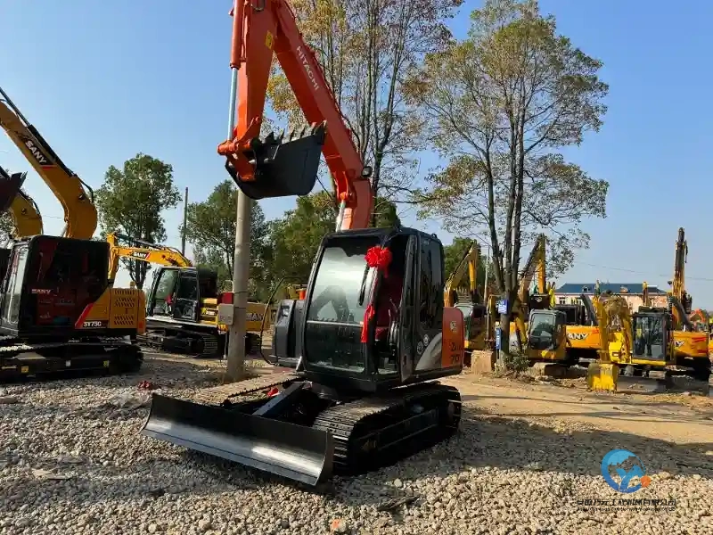 Escavadora Hitachi ZX70 usada