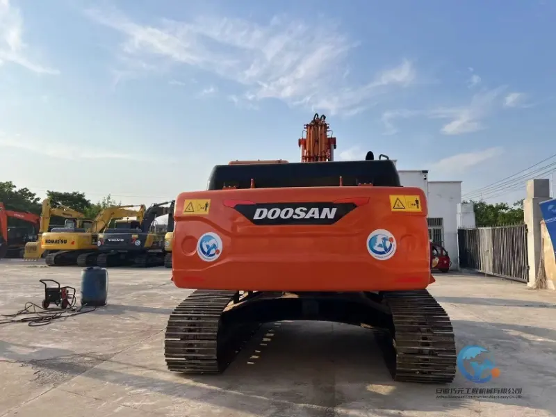 Excavateur Doosan DX260 d'occasion