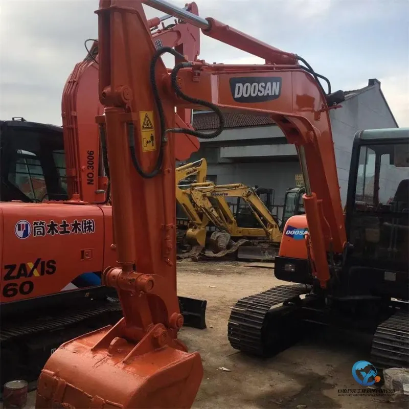Excavateur Doosan DH55 d'occasion