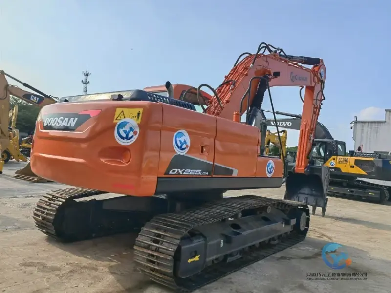 Excavatrice Doosan DX225LCA d'occasion