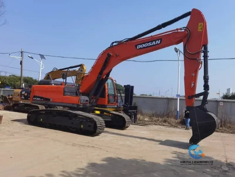 Pelle hydraulique Doosan DX300LCA d'occasion