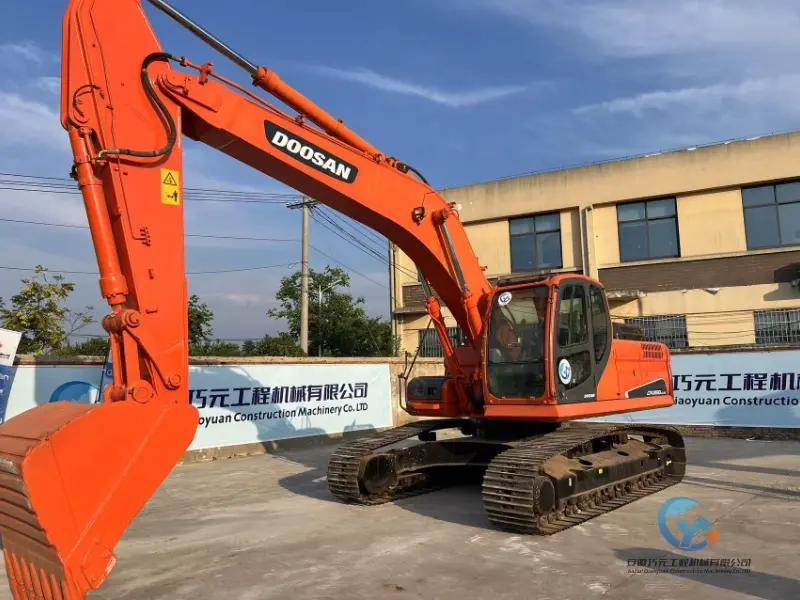Excavateur Doosan DX260 d'occasion
